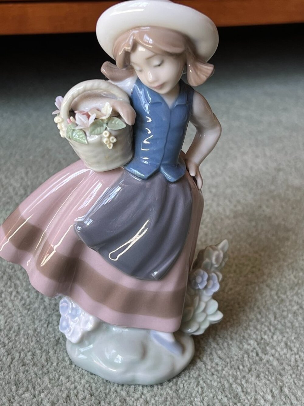 Lladró 5221 "Sweet Scent" porcelain figurine girl with flowers
